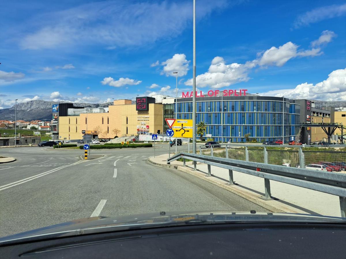 Mariposa, With Balcony, Private Parking In The Garage, Near The Biggest Shopping Center Mall Of * Split