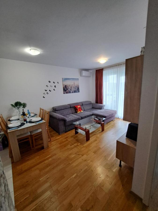 Mariposa: Balcony With Parking Near Split's Largest Mall Apartma *