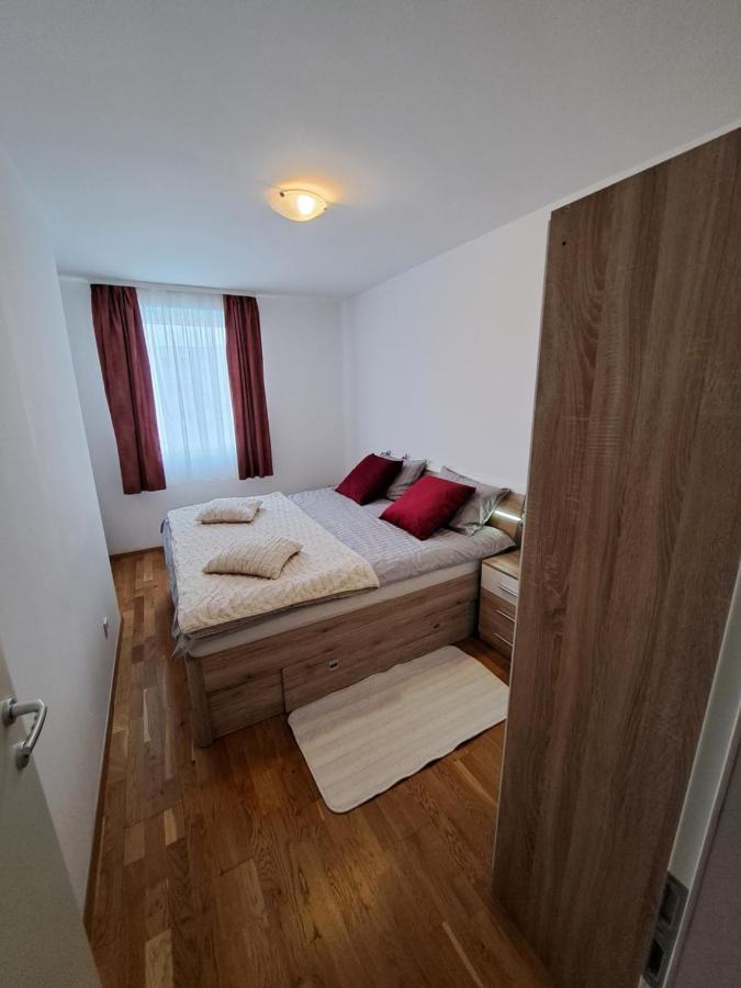 Appartement Mariposa, With Balcony, Private Parking In The Garage, Near The Biggest Shopping Center Mall Of
