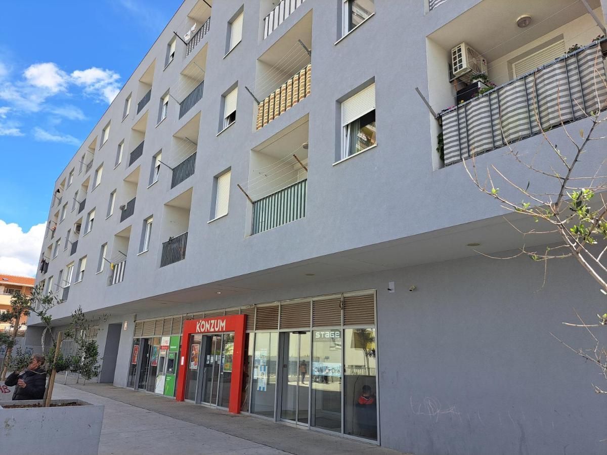 Mariposa, With Balcony, Private Parking In The Garage, Near The Biggest Shopping Center Mall Of * Split