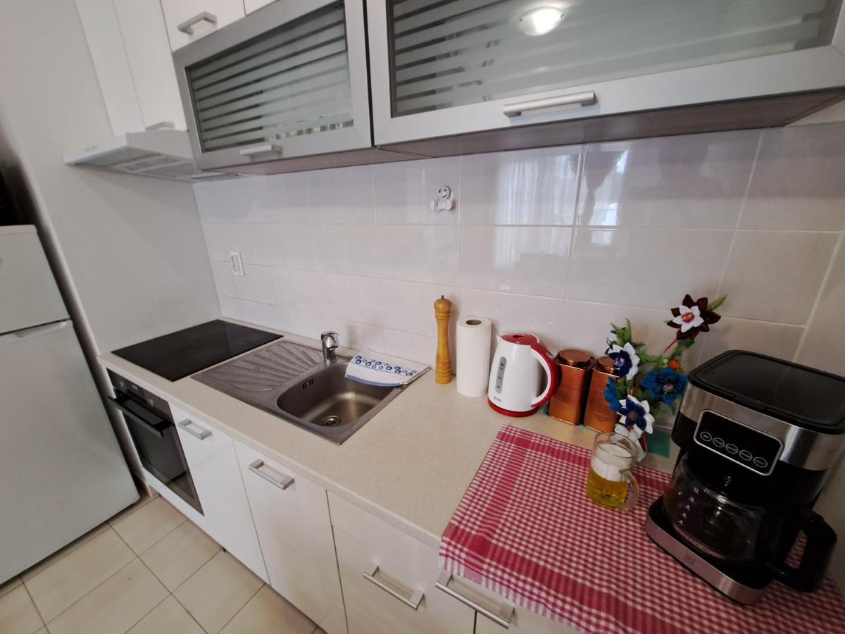 Apartma Mariposa: Balcony With Parking Near Split's Largest Mall Split