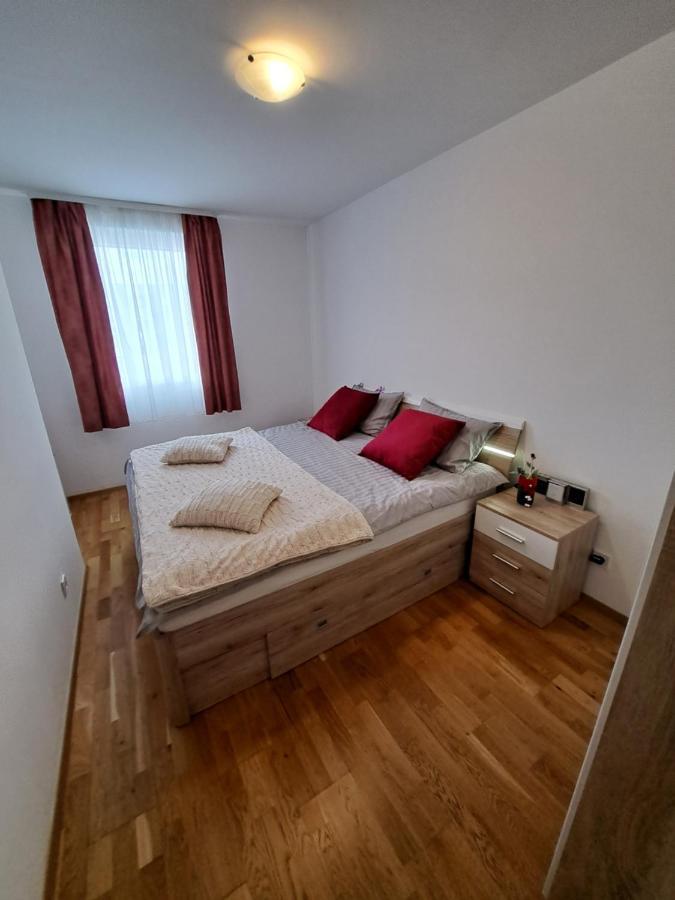 Apartma Mariposa: Balcony With Parking Near Split's Largest Mall *