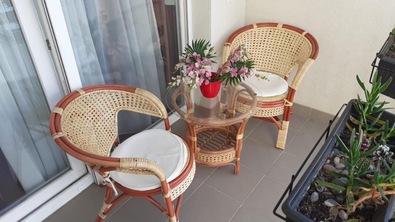Mariposa: Balcony With Parking Near Split's Largest Mall Apartma Split