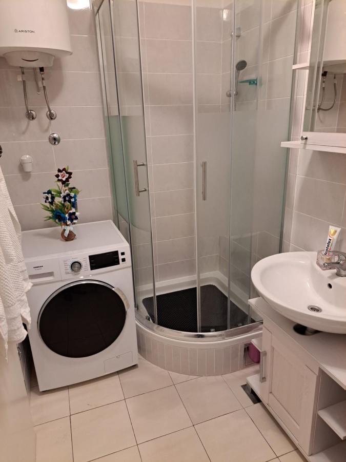 Mariposa, With Balcony, Private Parking In The Garage, Near The Biggest Shopping Center Mall Of Spalato