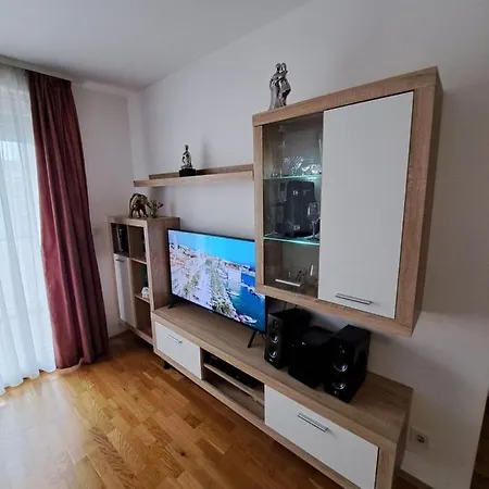 Mariposa, Apartment With Balcony, Private Parking In The Garage, Near The Biggest Shopping Center Mall Of Split Exterior photo