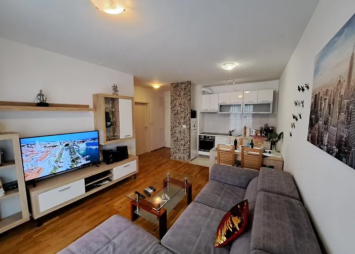 Mariposa, Apartment With Balcony, Private Parking In The Garage, Near The Biggest Shopping Center Mall Of Split