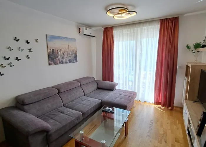 Mariposa, Apartment With Balcony, Private Parking In The Garage, Near The Biggest Shopping Center Mall Of Split