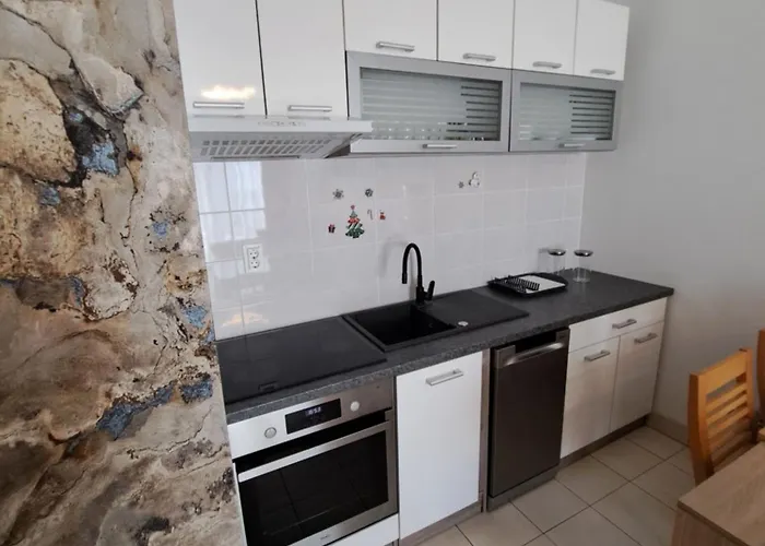 Mariposa, Apartment With Balcony, Private Parking In The Garage, Near The Biggest Shopping Center Mall Of Split